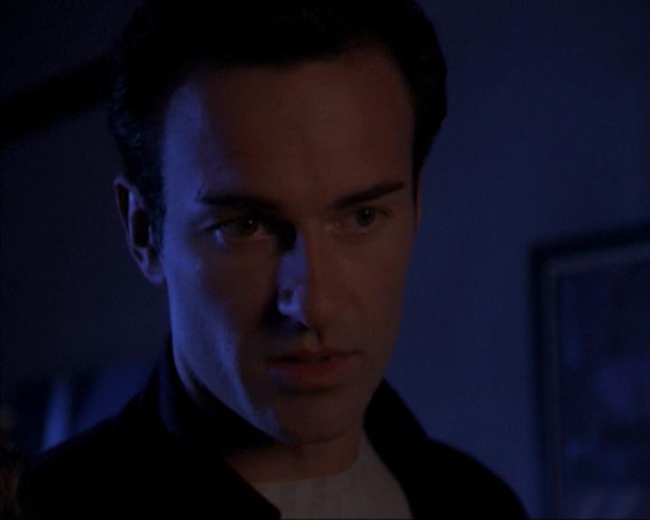 Charmed-Online-dot-316DeathTakesAHalliwell0741.jpg Charmed-Online-dot-316DeathTakesAHalliwell0741.jpg