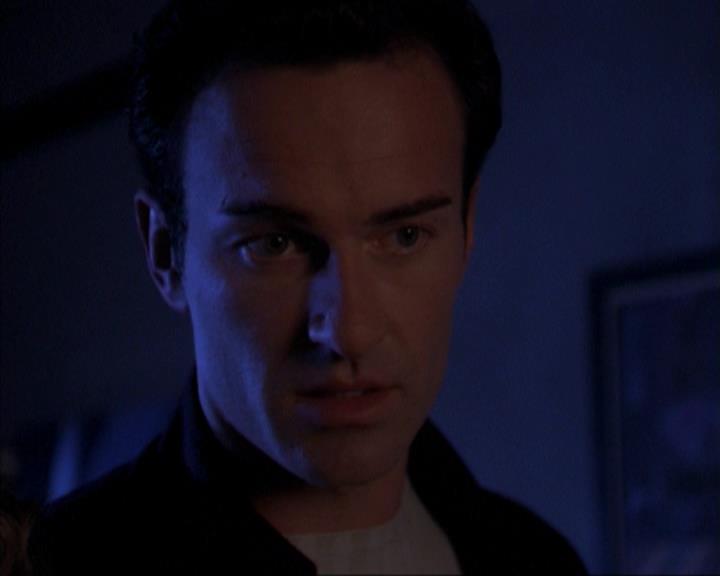 Charmed-Online-dot-316DeathTakesAHalliwell0742.jpg Charmed-Online-dot-316DeathTakesAHalliwell0742.jpg