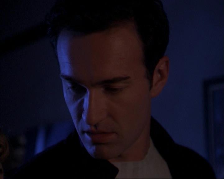 Charmed-Online-dot-316DeathTakesAHalliwell0749.jpg Charmed-Online-dot-316DeathTakesAHalliwell0749.jpg