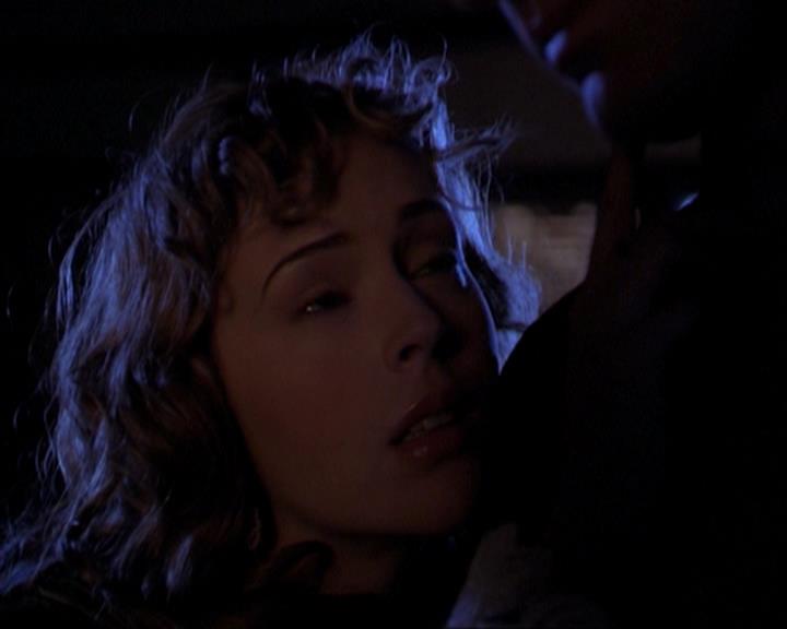 Charmed-Online-dot-316DeathTakesAHalliwell0764.jpg Charmed-Online-dot-316DeathTakesAHalliwell0764.jpg