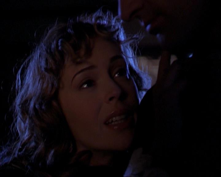 Charmed-Online-dot-316DeathTakesAHalliwell0766.jpg Charmed-Online-dot-316DeathTakesAHalliwell0766.jpg