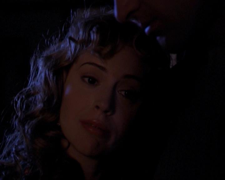 Charmed-Online-dot-316DeathTakesAHalliwell0775.jpg Charmed-Online-dot-316DeathTakesAHalliwell0775.jpg