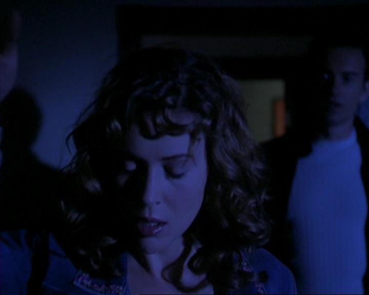 Charmed-Online-dot-316DeathTakesAHalliwell0795.jpg Charmed-Online-dot-316DeathTakesAHalliwell0795.jpg