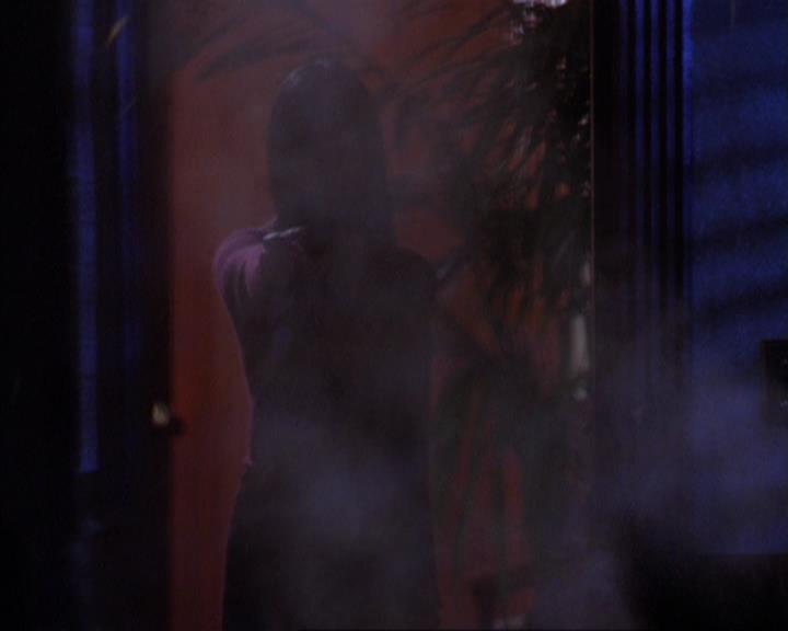 Charmed-Online-dot-316DeathTakesAHalliwell0874.jpg Charmed-Online-dot-316DeathTakesAHalliwell0874.jpg
