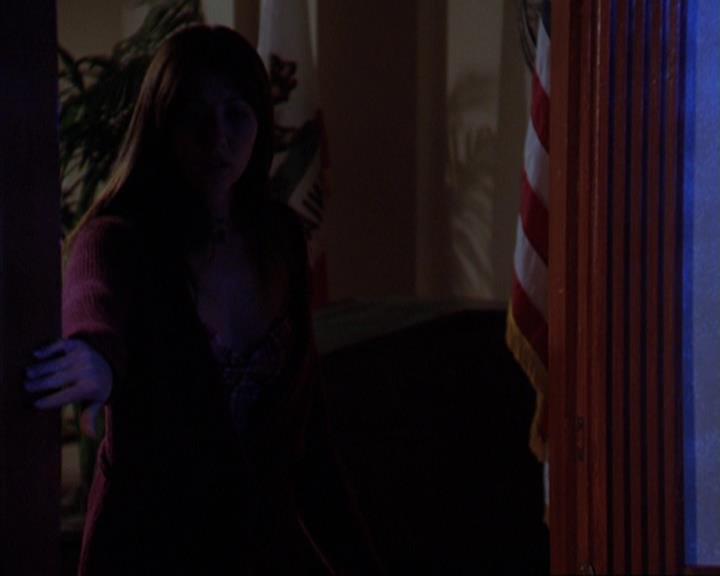 Charmed-Online-dot-316DeathTakesAHalliwell0876.jpg Charmed-Online-dot-316DeathTakesAHalliwell0876.jpg