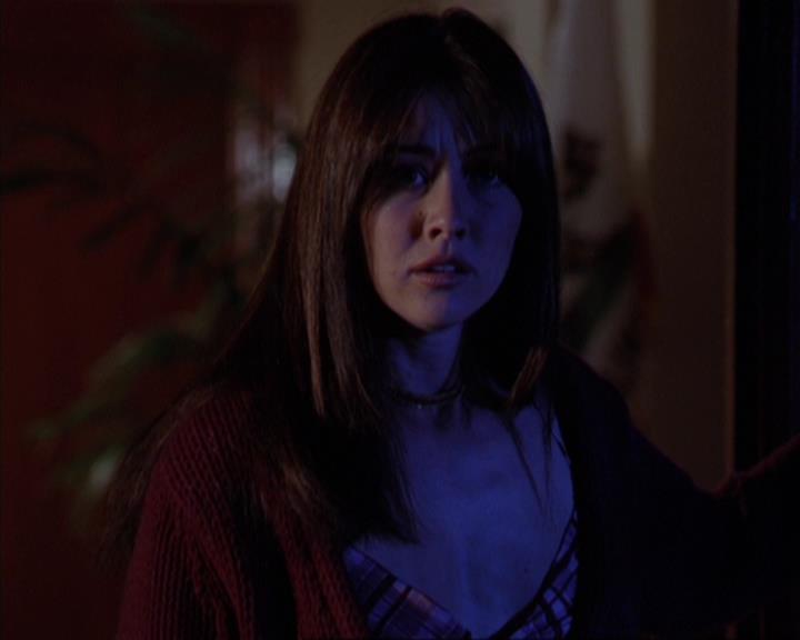 Charmed-Online-dot-316DeathTakesAHalliwell0883.jpg Charmed-Online-dot-316DeathTakesAHalliwell0883.jpg