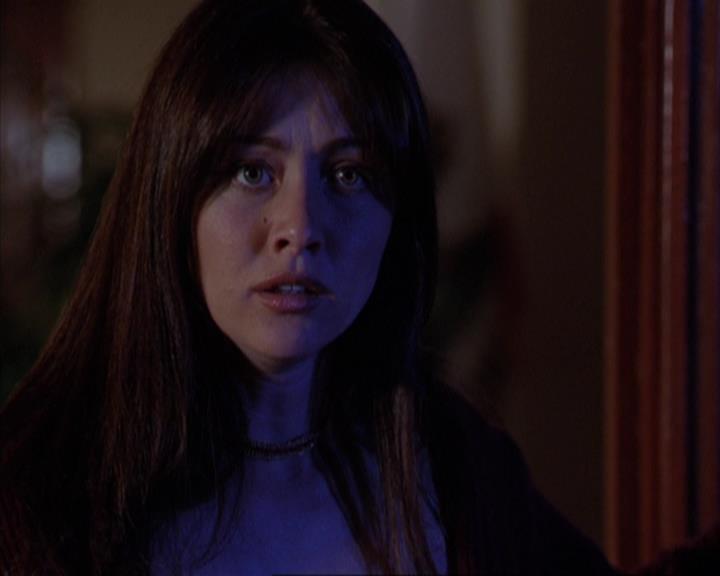 Charmed-Online-dot-316DeathTakesAHalliwell0887.jpg Charmed-Online-dot-316DeathTakesAHalliwell0887.jpg