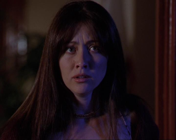 Charmed-Online-dot-316DeathTakesAHalliwell0905.jpg Charmed-Online-dot-316DeathTakesAHalliwell0905.jpg