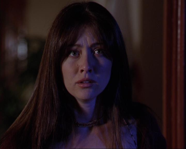 Charmed-Online-dot-316DeathTakesAHalliwell0915.jpg Charmed-Online-dot-316DeathTakesAHalliwell0915.jpg