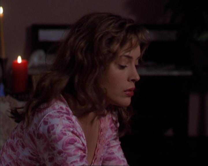 Charmed-Online-dot-316DeathTakesAHalliwell0937.jpg Charmed-Online-dot-316DeathTakesAHalliwell0937.jpg