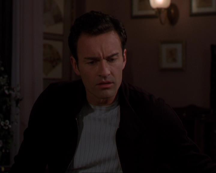 Charmed-Online-dot-316DeathTakesAHalliwell0939.jpg Charmed-Online-dot-316DeathTakesAHalliwell0939.jpg