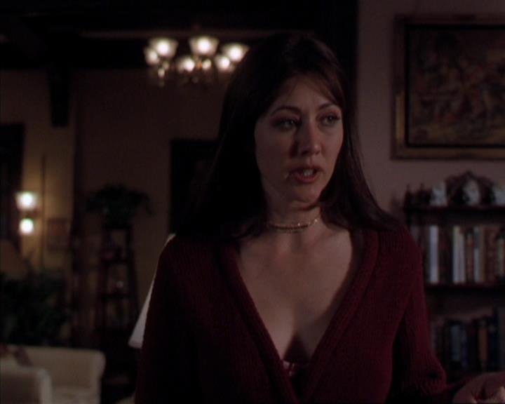 Charmed-Online-dot-316DeathTakesAHalliwell0963.jpg