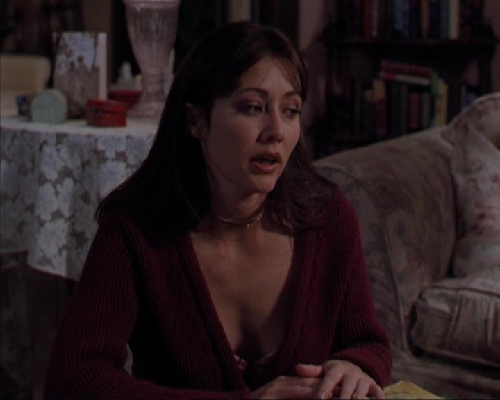 Charmed-Online-dot-316DeathTakesAHalliwell0973.jpg