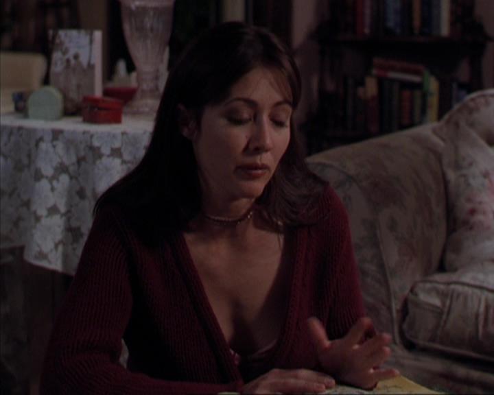 Charmed-Online-dot-316DeathTakesAHalliwell0978.jpg