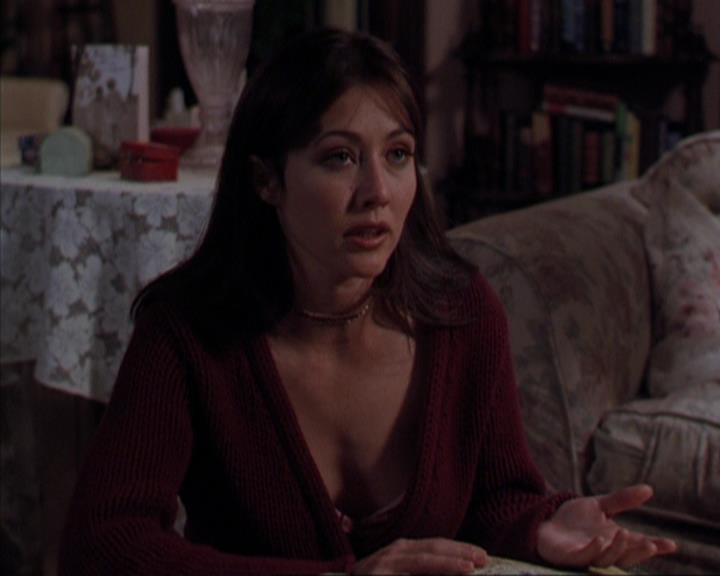 Charmed-Online-dot-316DeathTakesAHalliwell0979.jpg