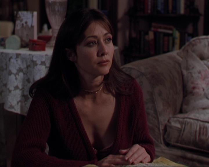 Charmed-Online-dot-316DeathTakesAHalliwell0994.jpg