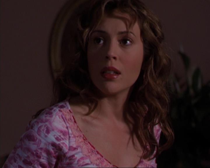 Charmed-Online-dot-316DeathTakesAHalliwell1001.jpg