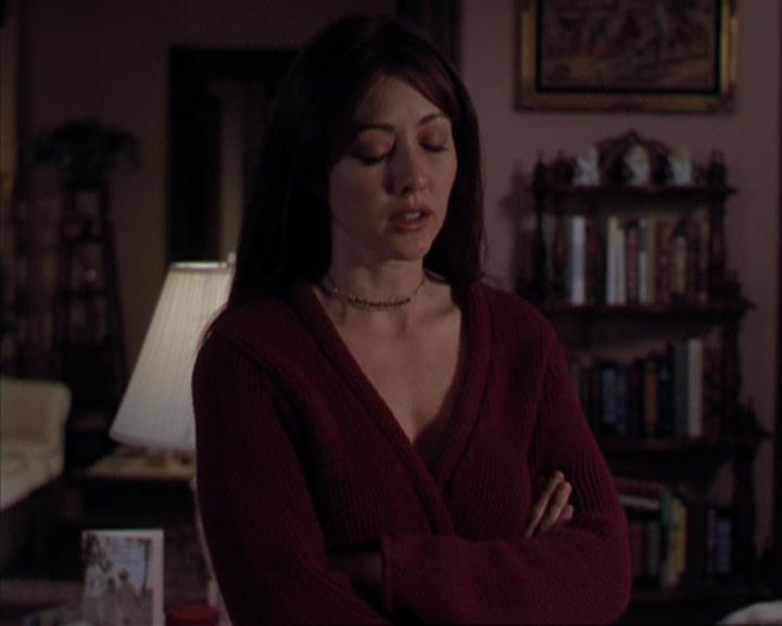 Charmed-Online-dot-316DeathTakesAHalliwell1012.jpg