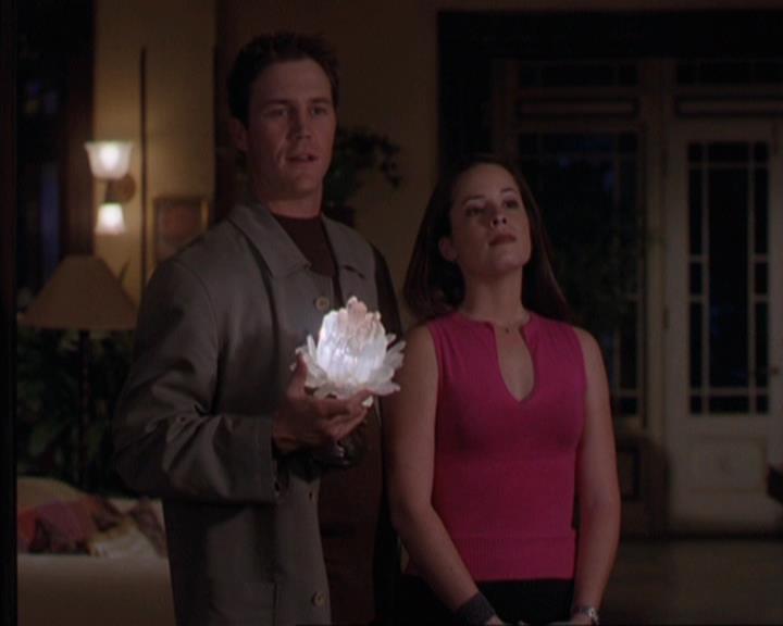 Charmed-Online-dot-316DeathTakesAHalliwell1018.jpg Charmed-Online-dot-316DeathTakesAHalliwell1018.jpg