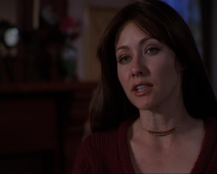 Charmed-Online-dot-316DeathTakesAHalliwell1026.jpg Charmed-Online-dot-316DeathTakesAHalliwell1026.jpg
