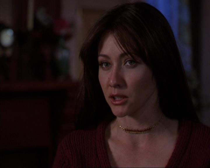 Charmed-Online-dot-316DeathTakesAHalliwell1041.jpg Charmed-Online-dot-316DeathTakesAHalliwell1041.jpg
