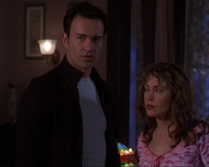 Charmed-Online-dot-316DeathTakesAHalliwell1042.jpg Charmed-Online-dot-316DeathTakesAHalliwell1042.jpg