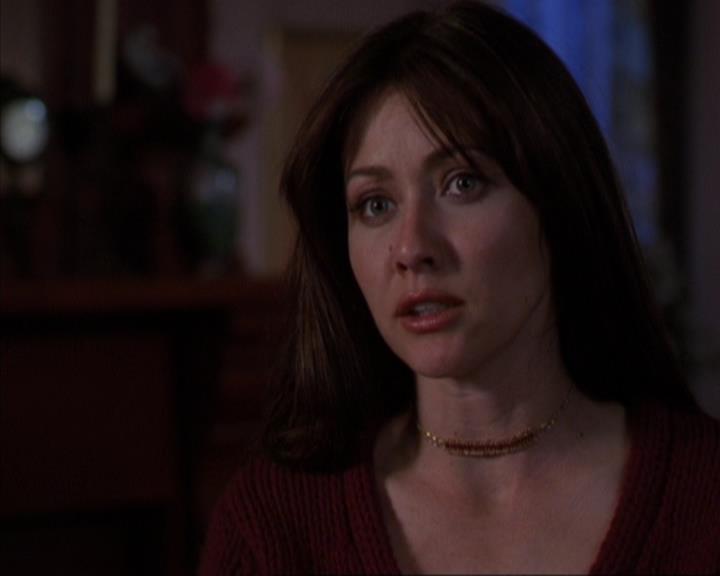 Charmed-Online-dot-316DeathTakesAHalliwell1046.jpg