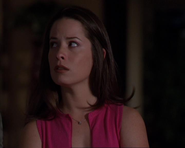 Charmed-Online-dot-316DeathTakesAHalliwell1050.jpg Charmed-Online-dot-316DeathTakesAHalliwell1050.jpg