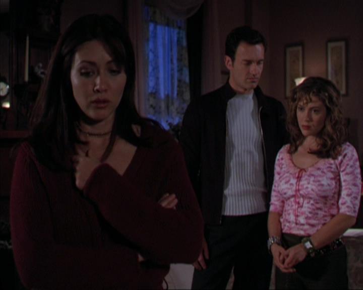 Charmed-Online-dot-316DeathTakesAHalliwell1058.jpg Charmed-Online-dot-316DeathTakesAHalliwell1058.jpg