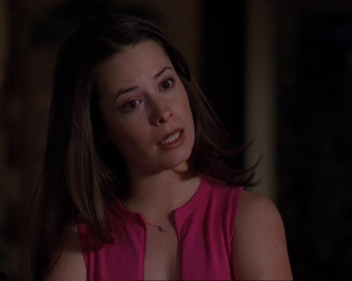 Charmed-Online-dot-316DeathTakesAHalliwell1061.jpg Charmed-Online-dot-316DeathTakesAHalliwell1061.jpg