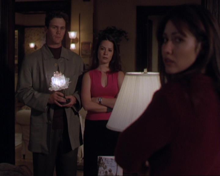 Charmed-Online-dot-316DeathTakesAHalliwell1074.jpg Charmed-Online-dot-316DeathTakesAHalliwell1074.jpg