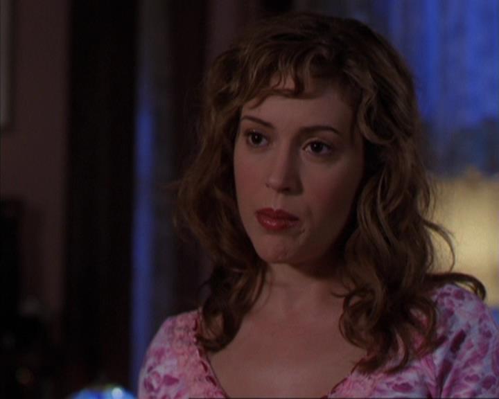 Charmed-Online-dot-316DeathTakesAHalliwell1077.jpg Charmed-Online-dot-316DeathTakesAHalliwell1077.jpg