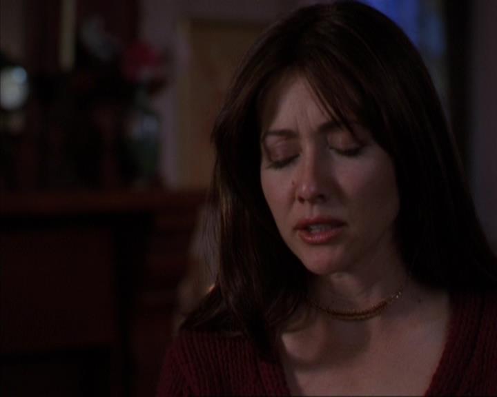 Charmed-Online-dot-316DeathTakesAHalliwell1082.jpg Charmed-Online-dot-316DeathTakesAHalliwell1082.jpg
