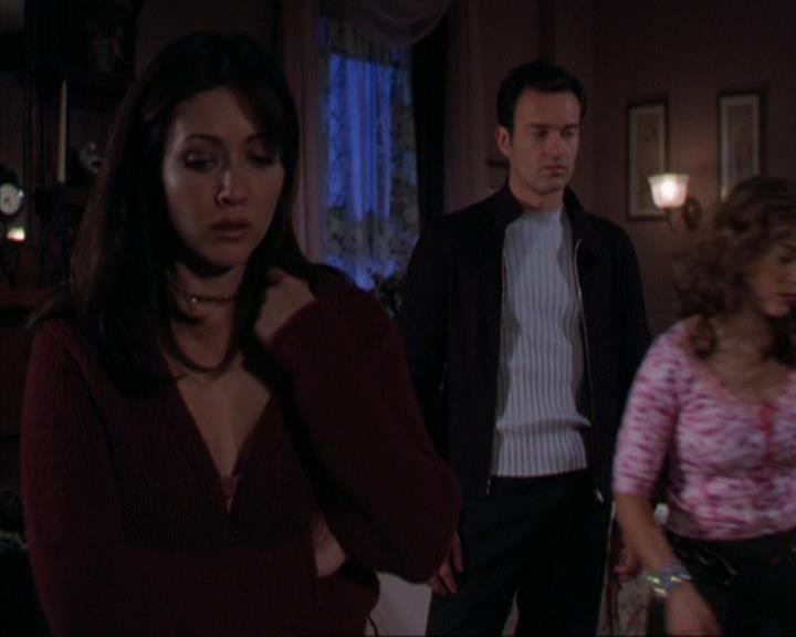 Charmed-Online-dot-316DeathTakesAHalliwell1093.jpg Charmed-Online-dot-316DeathTakesAHalliwell1093.jpg
