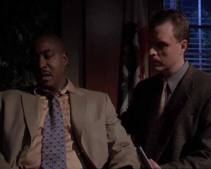 Charmed-Online-dot-316DeathTakesAHalliwell1118.jpg Charmed-Online-dot-316DeathTakesAHalliwell1118.jpg