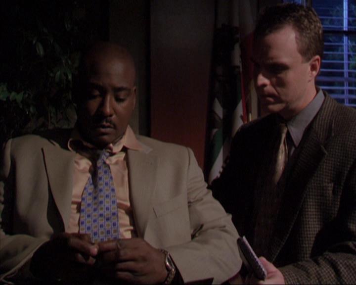 Charmed-Online-dot-316DeathTakesAHalliwell1132.jpg Charmed-Online-dot-316DeathTakesAHalliwell1132.jpg