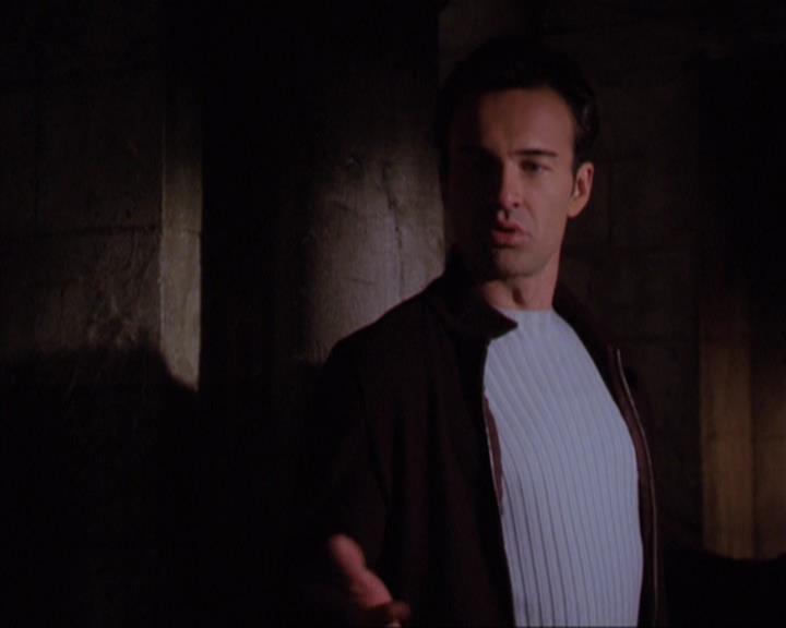 Charmed-Online-dot-316DeathTakesAHalliwell1185.jpg Charmed-Online-dot-316DeathTakesAHalliwell1185.jpg