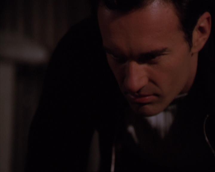 Charmed-Online-dot-316DeathTakesAHalliwell1223.jpg Charmed-Online-dot-316DeathTakesAHalliwell1223.jpg