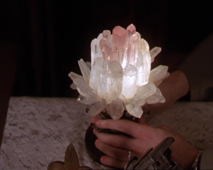 Charmed-Online-dot-316DeathTakesAHalliwell1228.jpg Charmed-Online-dot-316DeathTakesAHalliwell1228.jpg