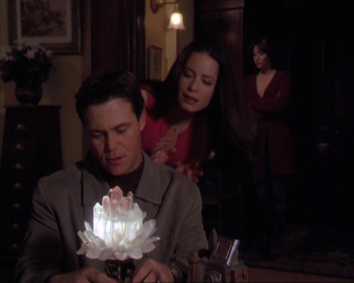 Charmed-Online-dot-316DeathTakesAHalliwell1230.jpg Charmed-Online-dot-316DeathTakesAHalliwell1230.jpg