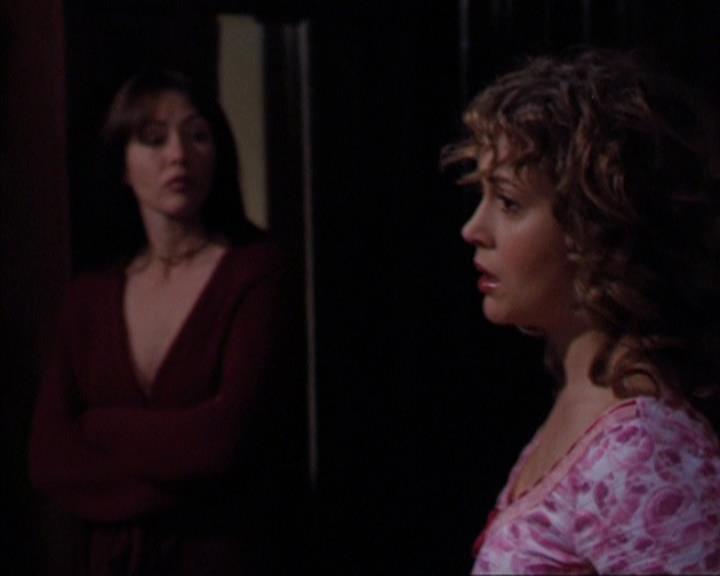 Charmed-Online-dot-316DeathTakesAHalliwell1239.jpg Charmed-Online-dot-316DeathTakesAHalliwell1239.jpg