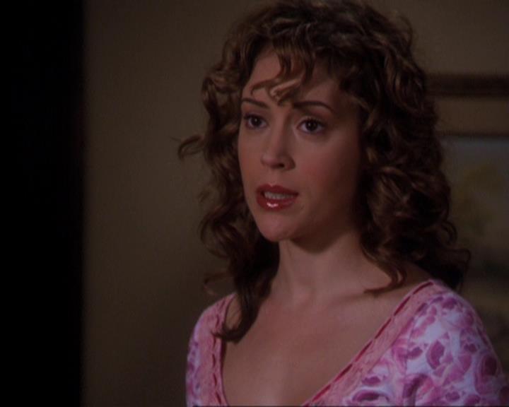 Charmed-Online-dot-316DeathTakesAHalliwell1242.jpg Charmed-Online-dot-316DeathTakesAHalliwell1242.jpg