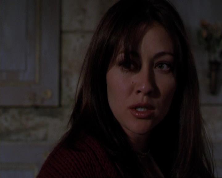 Charmed-Online-dot-316DeathTakesAHalliwell1339.jpg Charmed-Online-dot-316DeathTakesAHalliwell1339.jpg