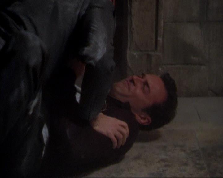 Charmed-Online-dot-316DeathTakesAHalliwell1347.jpg Charmed-Online-dot-316DeathTakesAHalliwell1347.jpg