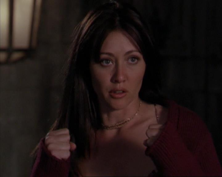 Charmed-Online-dot-316DeathTakesAHalliwell1354.jpg Charmed-Online-dot-316DeathTakesAHalliwell1354.jpg