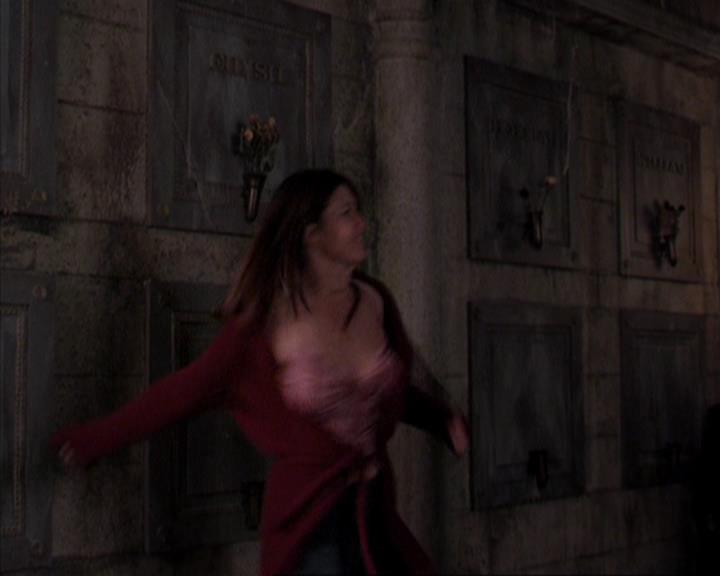 Charmed-Online-dot-316DeathTakesAHalliwell1363.jpg Charmed-Online-dot-316DeathTakesAHalliwell1363.jpg