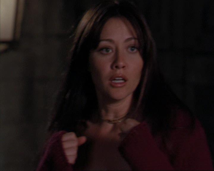 Charmed-Online-dot-316DeathTakesAHalliwell1365.jpg Charmed-Online-dot-316DeathTakesAHalliwell1365.jpg