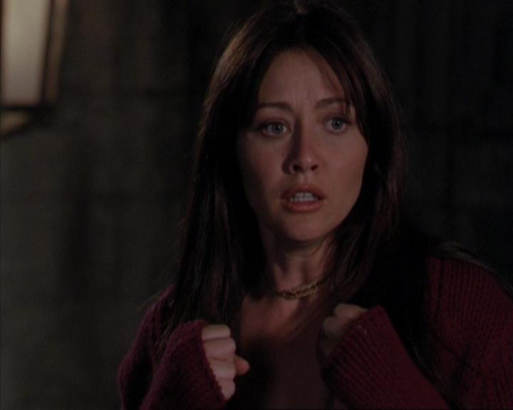 Charmed-Online-dot-316DeathTakesAHalliwell1368.jpg Charmed-Online-dot-316DeathTakesAHalliwell1368.jpg