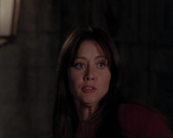 Charmed-Online-dot-316DeathTakesAHalliwell1372.jpg