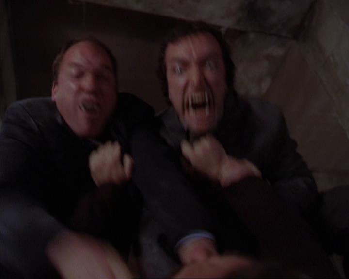 Charmed-Online-dot-316DeathTakesAHalliwell1376.jpg Charmed-Online-dot-316DeathTakesAHalliwell1376.jpg